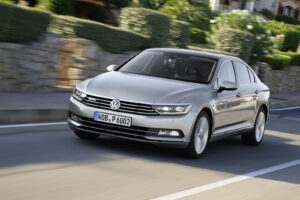 VW Passat B8 přední nárazník a světlomety detail