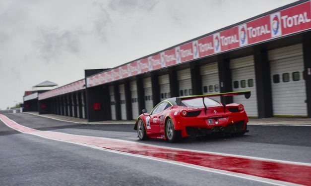 S Ferrari a Maserati bezpečně na okruhu v Mostě