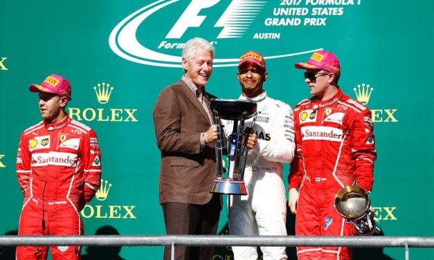 Lewis Hamilton s Mercedesem vyhrál Vekou cenu USA se strategií jedné zastávky