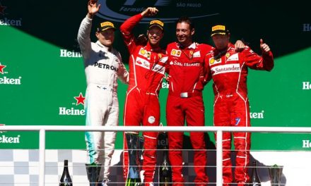 Strategie s přezutím ze superměkkých na měkké pneumatiky vyhrála Sebastianu Vettelovi Velkou cenu Brazílie