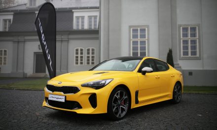 Fastback Kia Stinger okouzlil českou veřejnost a zvítězil v kategorii VELKÉ VOZY ankety Auto roku 2018 v ČR