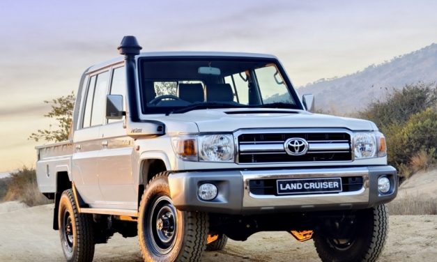 Extravagantní limuzínu Land Cruiser ocení manažer i farmář